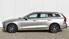 Grijs Gebruikt 2022 Volvo V60 Core Stationwagen | € 38.950 (Eerlijke prijs)