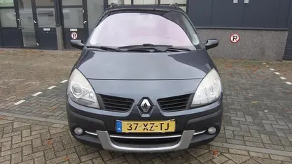 Grijs (metallic) Gebruikt 2007 Renault Scénic II MPV | € 1.995 (Eerlijke prijs)