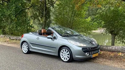 Grijs Occasion 2007 Peugeot 207 CC Cabriolet | € 3.975 (Eerlijke prijs)