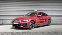 Fire rot metallic (rood metallic) Gebruikt 2024 BMW i4 M Sport Sedan | € 54.900 (Goede deal)