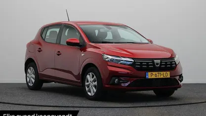 Rood Gebruikt 2022 Dacia Sandero Comfort Hatchback | € 13.940 (Eerlijke prijs)