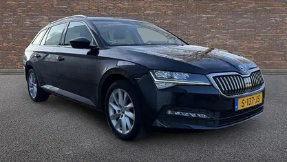 Occasion 2023 Skoda Superb Stationwagen | € 25.950 (Super prijs)