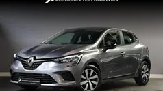Gebruikt 2023 Renault Clio V Equilibre Hatchback | € 16.945 (Eerlijke prijs)