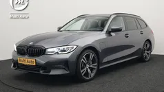 Grijs, metallic lak Gebruikt 2021 BMW 330 Sport Line Stationwagen | € 30.840 (Eerlijke prijs)