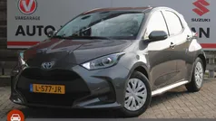 Grijs Gebruikt 2021 Toyota Yaris Hybrid Active Hatchback | € 16.450 (Eerlijke prijs)