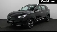Zwart Gebruikt 2023 MG ZS Luxury Sedan | € 27.995 (Eerlijke prijs)
