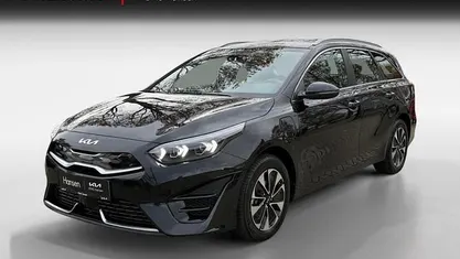 Zwart Gebruikt 2023 Kia Ceed Sportswagon Stationwagen | € 24.445 (Eerlijke prijs)