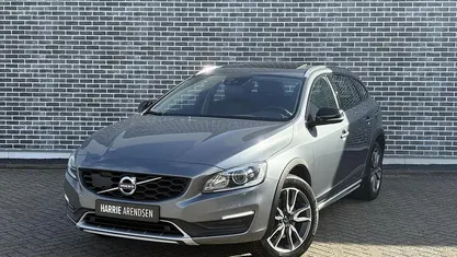 Grijs Gebruikt 2018 Volvo V60 CC Stationwagen | € 24.694 (Goede deal)