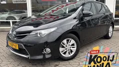 Zwart Gebruikt 2013 Toyota Auris Hybrid Hatchback | € 12.950 (Eerlijke prijs)