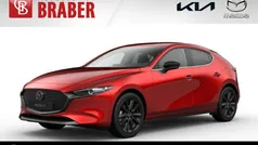 Rood, metallic lak Nieuw 2024 Mazda 3 Homura-Line Hatchback | € 38.885 (Eerlijke prijs)