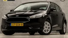 Zwart, metallic lak Gebruikt 2018 Ford Focus Trend Hatchback | € 9.945 (Goede deal)