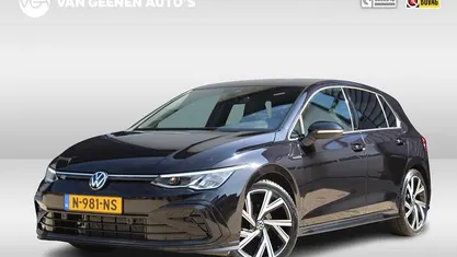 Zwart Gebruikt 2022 VW Golf VIII Business Hatchback | € 22.750 (Eerlijke prijs)