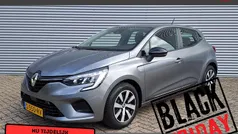 Grijs metallic Gebruikt 2023 Renault Clio V Equilibre Hatchback | € 15.795 (Eerlijke prijs)