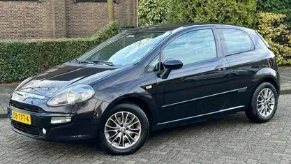 Zwart, metallic lak Gebruikt 2012 Fiat Punto Evo Hatchback | € 2.250 (Eerlijke prijs)