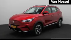 Rood, metallic lak Gebruikt 2023 MG ZS Luxury Sedan | € 19.888 (Goede deal)