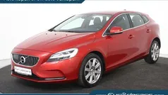 Rood Gebruikt 2018 Volvo V40 Stationwagen | € 18.400 (Eerlijke prijs)