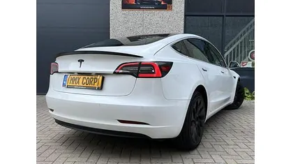 Wit Occasion 2021 Tesla Model 3 Long Range AWD Sedan | € 26.890 (Eerlijke prijs)