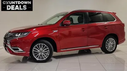 Gebruikt 2019 Mitsubishi Outlander P-HEV Intense+ SUV | € 25.445 (Eerlijke prijs)