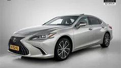 Grijs Gebruikt 2023 Lexus ES300H Business Edition Sedan | € 37.950 (Eerlijke prijs)