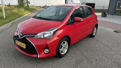 Rood Gebruikt 2015 Toyota Yaris Hatchback | € 8.350 (Eerlijke prijs)
