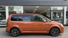 Rood Gebruikt 2009 VW Touran Highline MPV | € 4.499 (Eerlijke prijs)