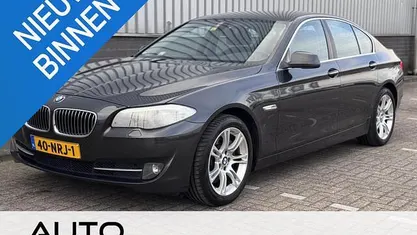 Grijs (metallic) Occasion 2010 BMW 530 Executive Sedan | € 9.495 (Eerlijke prijs)