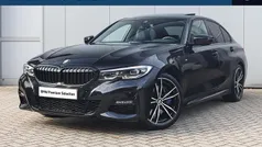 Saphirschwarz (donker zwart metallic) Gebruikt 2021 BMW 320 Comfort Edition Sedan | € 36.450 (Eerlijke prijs)
