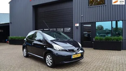 Zwart Gebruikt 2008 Toyota Aygo Hatchback | € 2.249 (Eerlijke prijs)