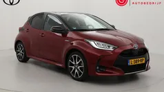 Rood Gebruikt 2020 Toyota Yaris Hybrid Executive Hatchback | € 22.999 (Eerlijke prijs)