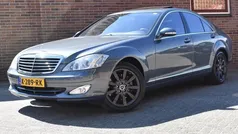 Grijs, metallic lak Gebruikt 2007 Mercedes S500 Sedan | € 10.949 (Super prijs)