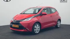 Gebruikt 2015 Toyota Aygo X-play Hatchback | € 10.900 (Eerlijke prijs)