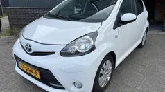 Wit Gebruikt 2014 Toyota Aygo Hatchback | € 4.500 (Eerlijke prijs)