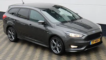 Grijs Occasion 2018 Ford Focus ST-Line Stationwagen | € 9.995 (Eerlijke prijs)