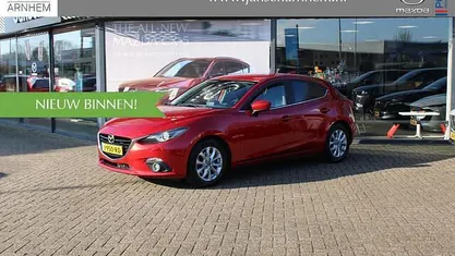 Soul red metallic (41v) Occasion 2015 Mazda 3 Hatchback | € 12.450 (Eerlijke prijs)