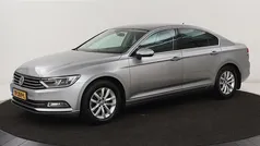 Grijs Gebruikt 2018 VW Passat Comfortline Sedan | € 15.900 (Goede deal)