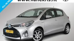 Grijs Gebruikt 2015 Toyota Yaris Hybrid Limited Hatchback | € 13.749 (Eerlijke prijs)
