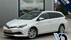 Wit Gebruikt 2017 Toyota Auris Touring Sports Stationwagen | € 16.950 (Eerlijke prijs)