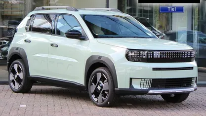 Gebruikt 2025 Fiat Grande Panda La Prima Hatchback | € 26.490 (Eerlijke prijs)