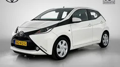 Wit Gebruikt 2017 Toyota Aygo X-play Hatchback | € 9.950 (Eerlijke prijs)