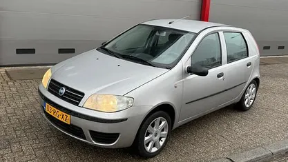 Occasion Fiat Punto Young 60 PK (44 kW) 2005 Grijs Hatchback