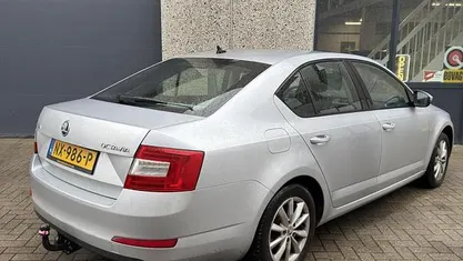 Grijs Occasion 2016 Skoda Octavia Ambition Hatchback | € 8.890 (Goede deal)