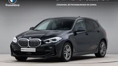Zwart Gebruikt 2022 BMW 118 Executive Hatchback | € 28.950 (Eerlijke prijs)