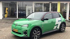 Vert pop (groen metallic) Gebruikt 2024 Renault R5 Techno Hatchback | € 27.950 (Eerlijke prijs)