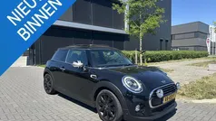 Zwart Gebruikt 2017 Mini Cooper Business Hatchback | € 16.950 (Eerlijke prijs)