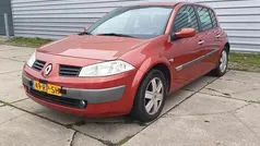 Rood Gebruikt 2005 Renault Mégane II Luxe Hatchback | € 1.750 (Eerlijke prijs)
