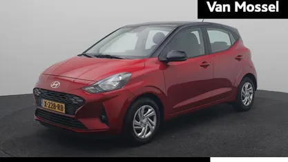 Occasion Hyundai i10 Premium 67 PK (49 kW) 2024 Rood Hatchback