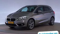 Grijs, metallic lak Gebruikt 2015 BMW 218 M Sport MPV | € 12.745 (Eerlijke prijs)
