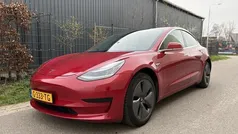 Rood, metallic lak Gebruikt 2019 Tesla Model 3 Standard Range Sedan | € 17.499 (Eerlijke prijs)