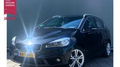 Zwart, metallic lak Gebruikt 2016 BMW 218 Sport Line Stationwagen | € 8.499 (Eerlijke prijs)