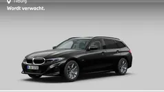 Zwart (metallic) Gebruikt 2022 BMW 330e Executive Stationwagen | € 36.880 (Eerlijke prijs)